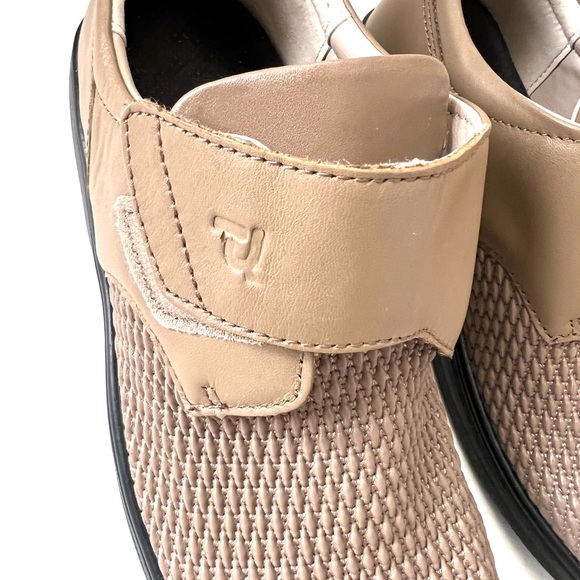 Propet Stretchable Olivia Comfort Shoe Wide 2E - Picture 3 of 12